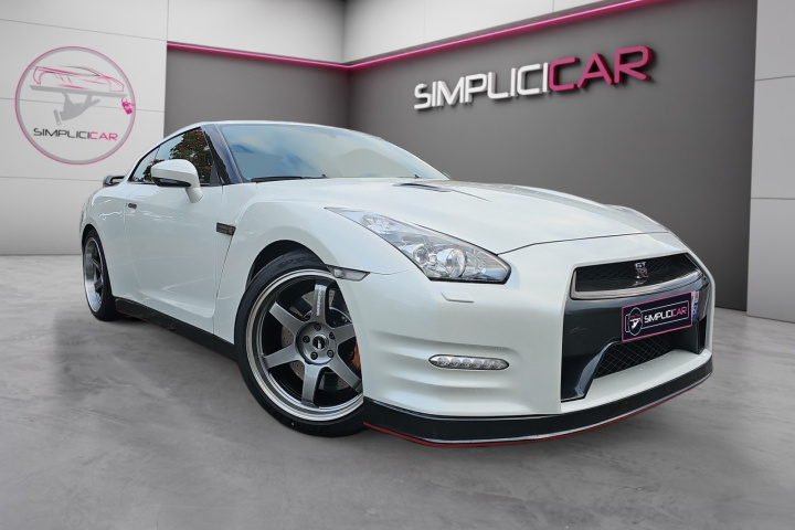 NISSAN GT-R