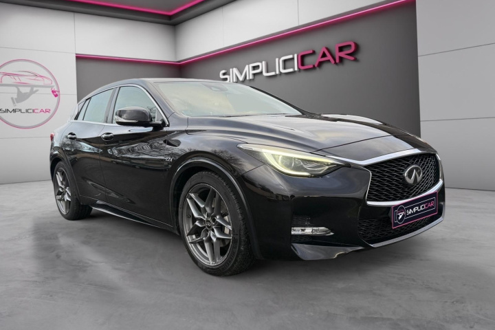 INFINITI Q30