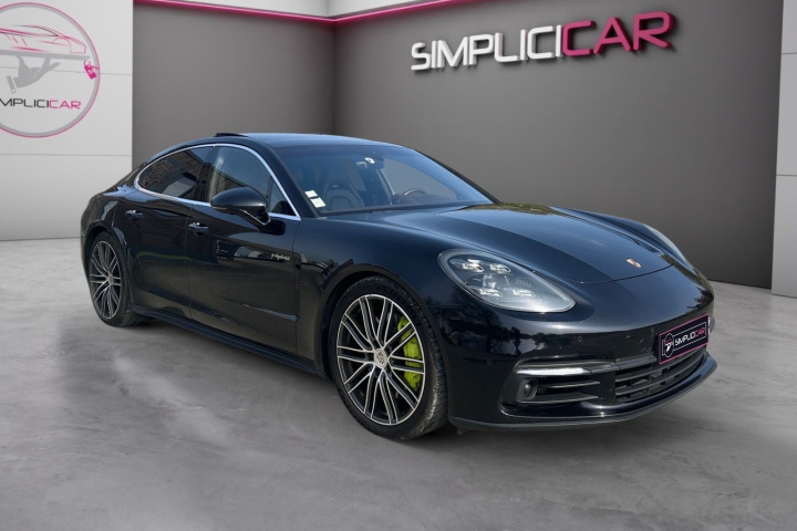 PORSCHE PANAMERA
